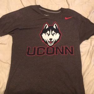 Medium Nike UConn T-Shirt